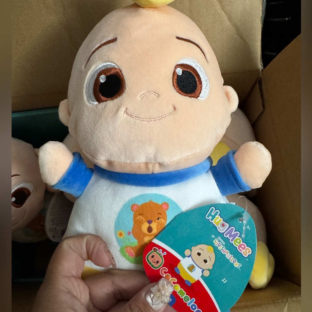 Squishmallows box of 6 NWT Plush Toy - Blue, White, and Tan